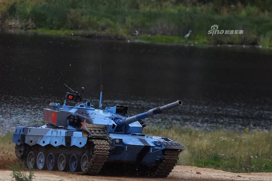 “坦克兩項(xiàng)”半決賽中國(guó)小組奪魁，“海上登陸”接力賽暫居第一